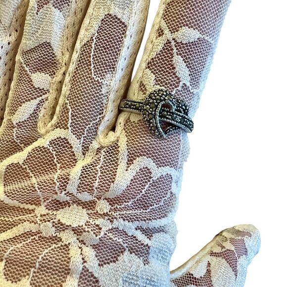 Vintage Women's Rhodium Plated Dress Ring Marcasite Heart - Size 9 - Picture 3 of 11